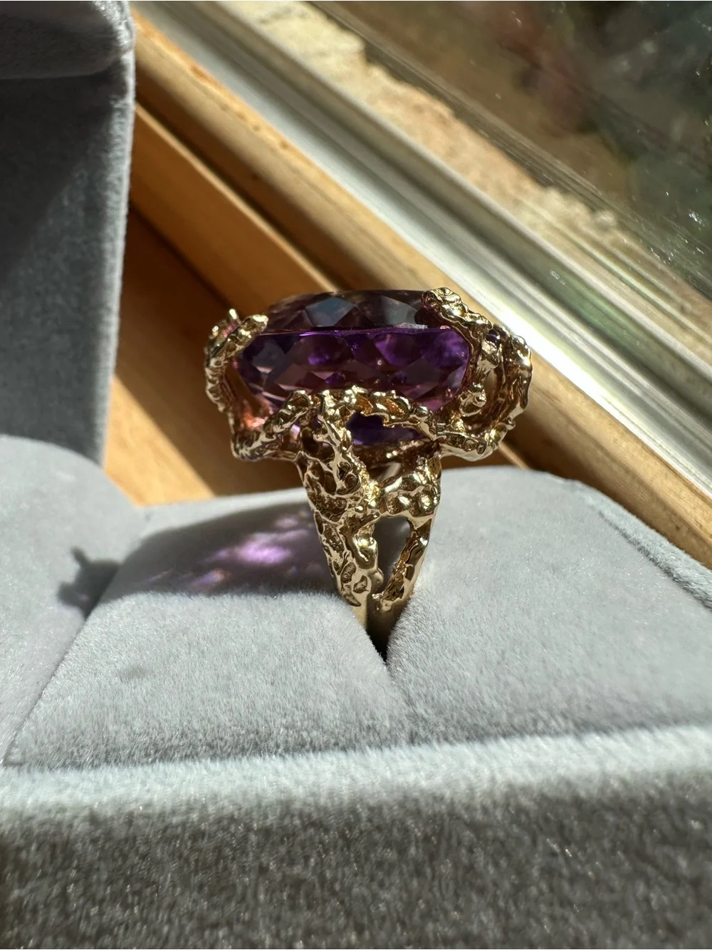 XXL Amethyst Oval set in 14K Brutalist Style Vintage Ring
